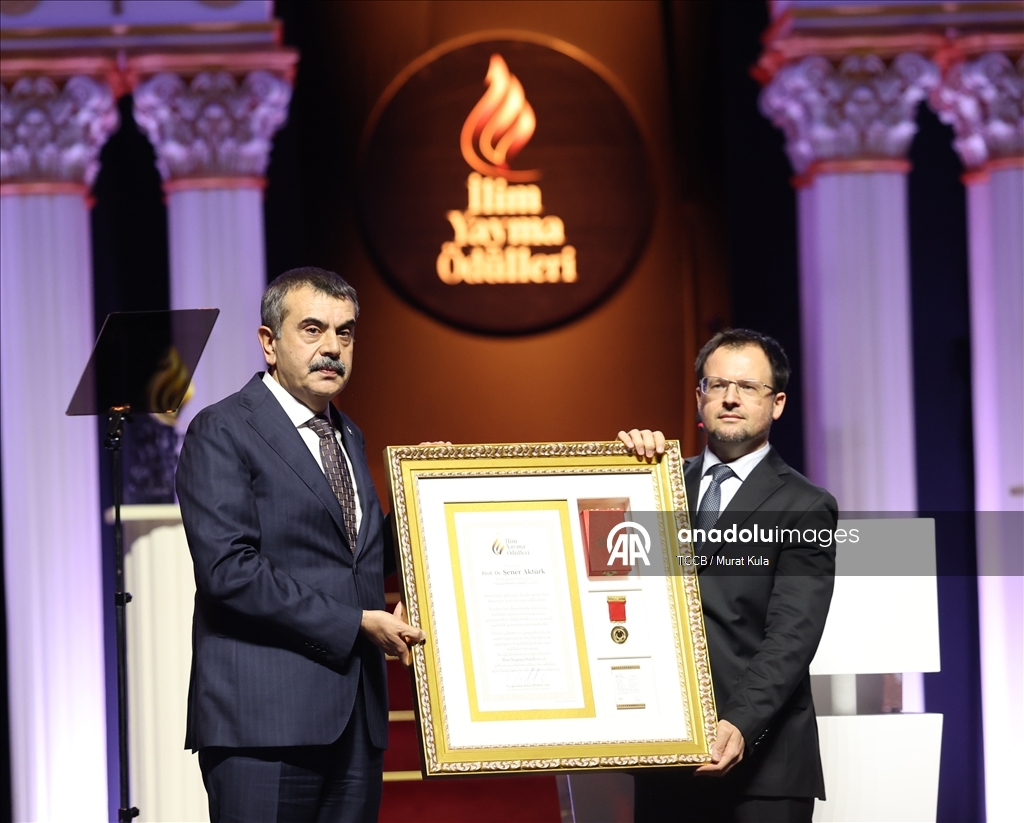 "İlim Yayma Ödülleri" programı