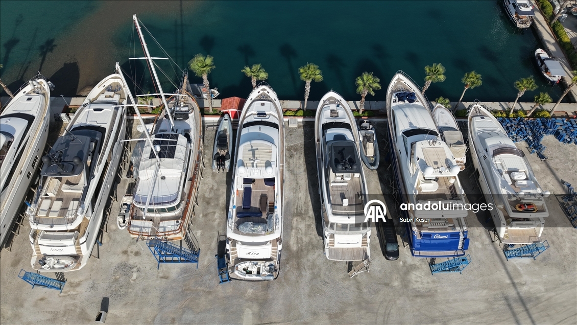 Mega yatlar bakım ve onarım için Marmaris'teki marinalarda karaya alındı