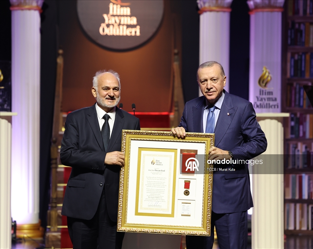 "İlim Yayma Ödülleri" programı