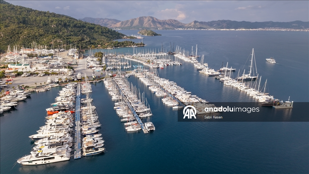 Mega yatlar bakım ve onarım için Marmaris'teki marinalarda karaya alındı