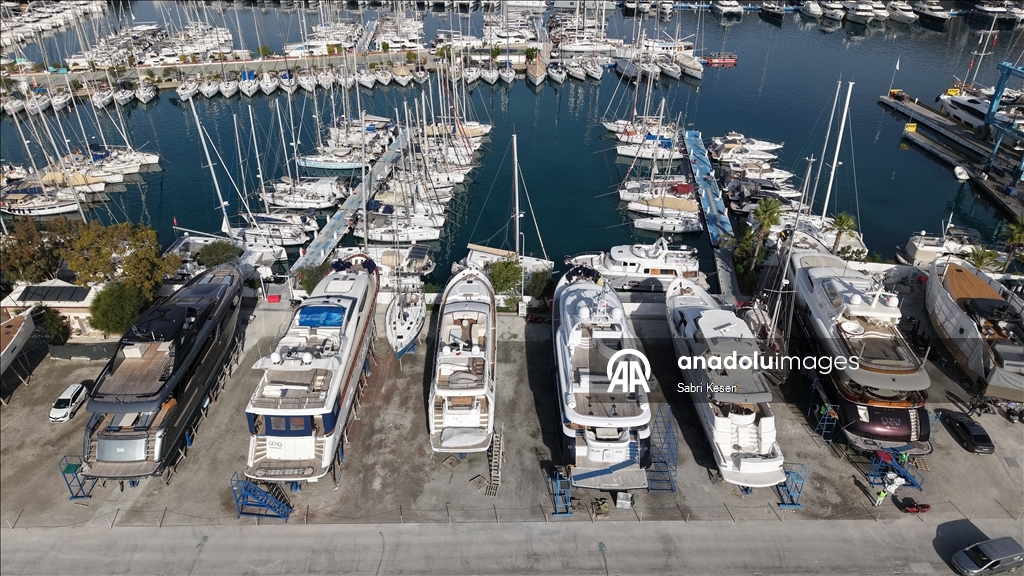 Mega yatlar bakım ve onarım için Marmaris'teki marinalarda karaya alındı