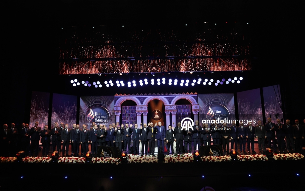 Cumhurbaşkanı Erdoğan "İlim Yayma Ödülleri" törenine katıldı