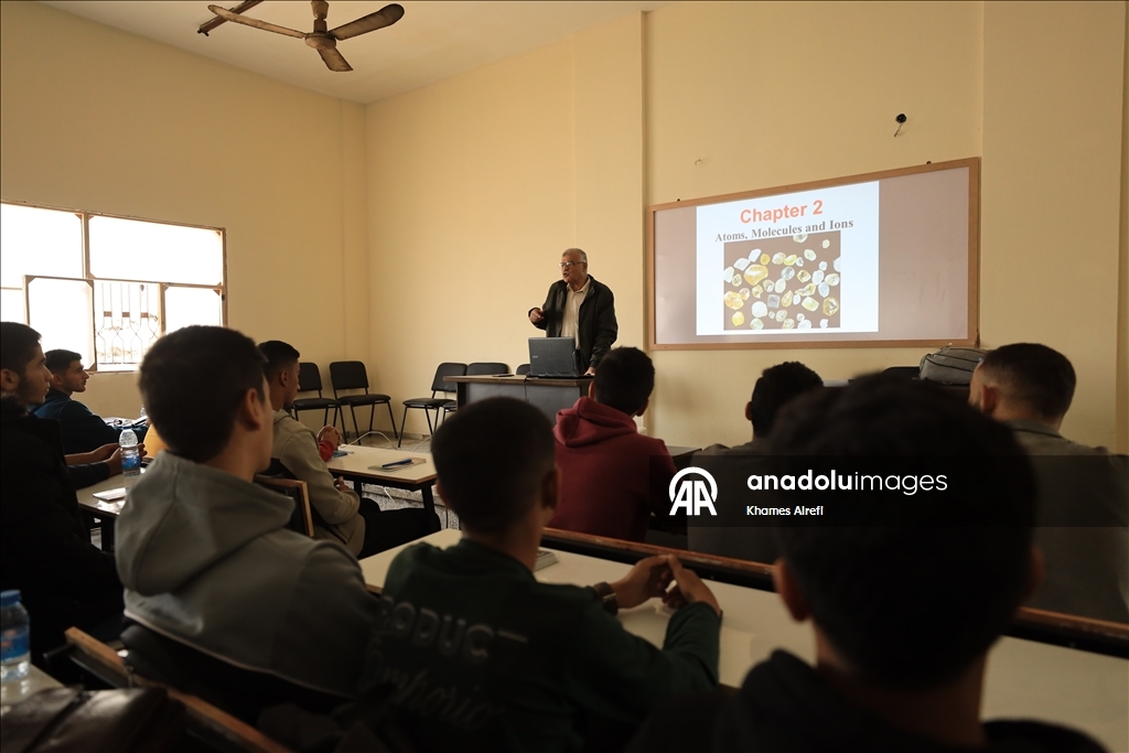 Gazze’de iki yıl aradan sonra yükseköğretimde yüz yüze eğitim kısmen başladı