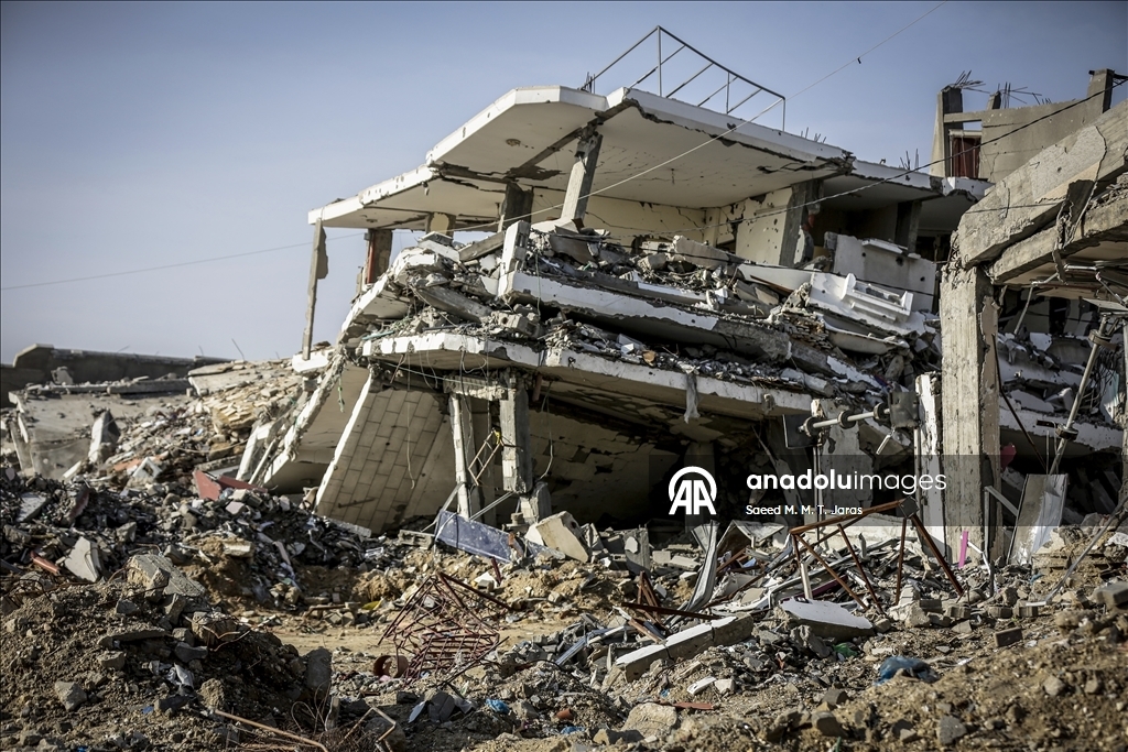 Палестинские семьи в Газе вынуждены жить среди руин 9