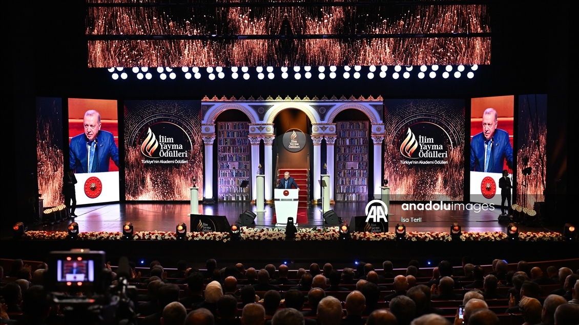 Cumhurbaşkanı Erdoğan "İlim Yayma Ödülleri" törenine katıldı
