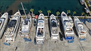  Mega yatlar bakım ve onarım için Marmaris'teki marinalarda karaya alındı