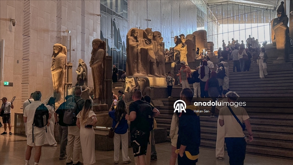 Antik çağa ışık tutan Büyük Mısır Müzesi ziyaretçi akınına uğruyor