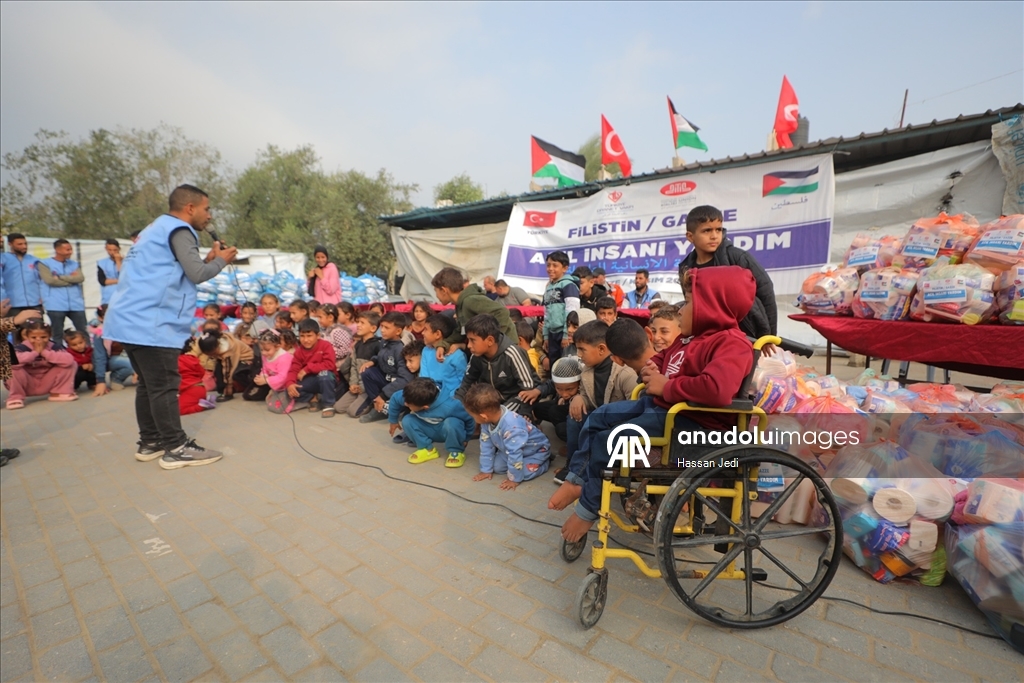 TDV, Gazze’de ihtiyaç sahiplerine gıda kolisi dağıttı