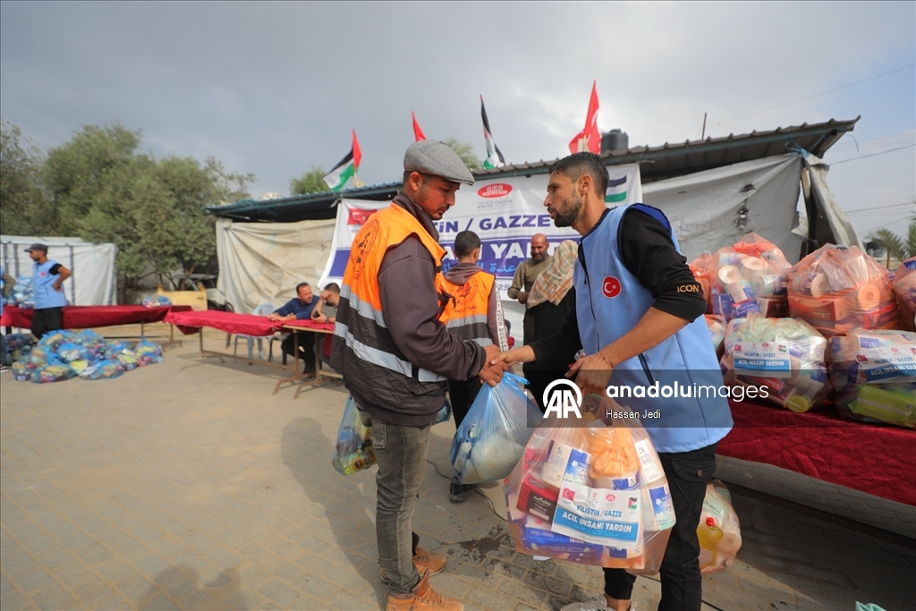 TDV, Gazze’de ihtiyaç sahiplerine gıda kolisi dağıttı