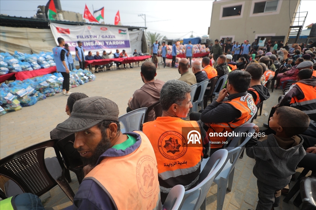 TDV, Gazze’de ihtiyaç sahiplerine gıda kolisi dağıttı