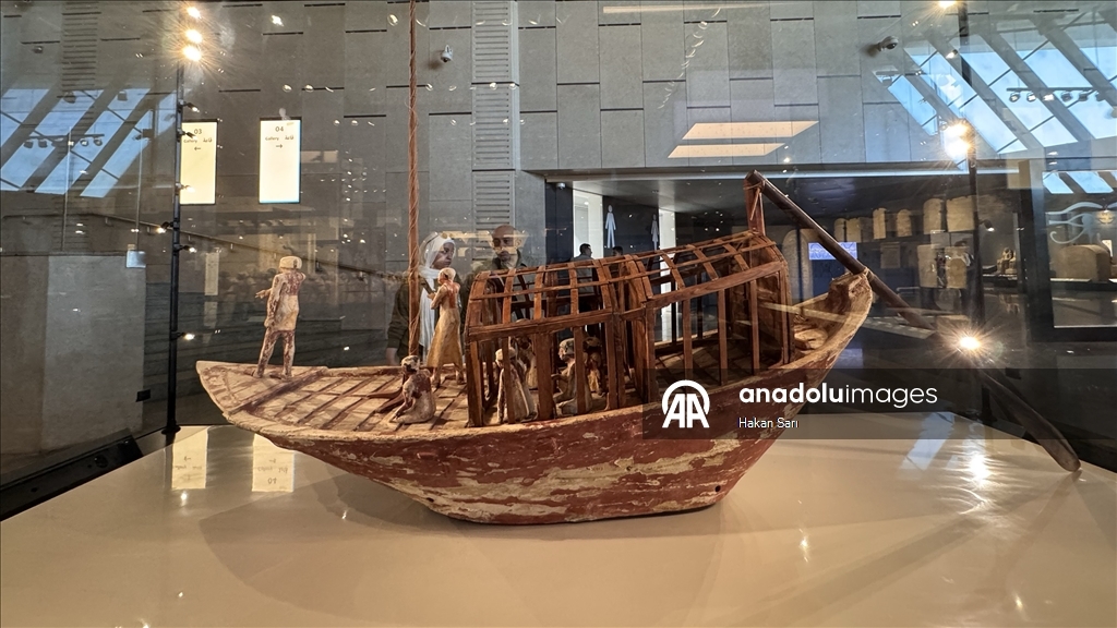 Antik çağa ışık tutan Büyük Mısır Müzesi ziyaretçi akınına uğruyor