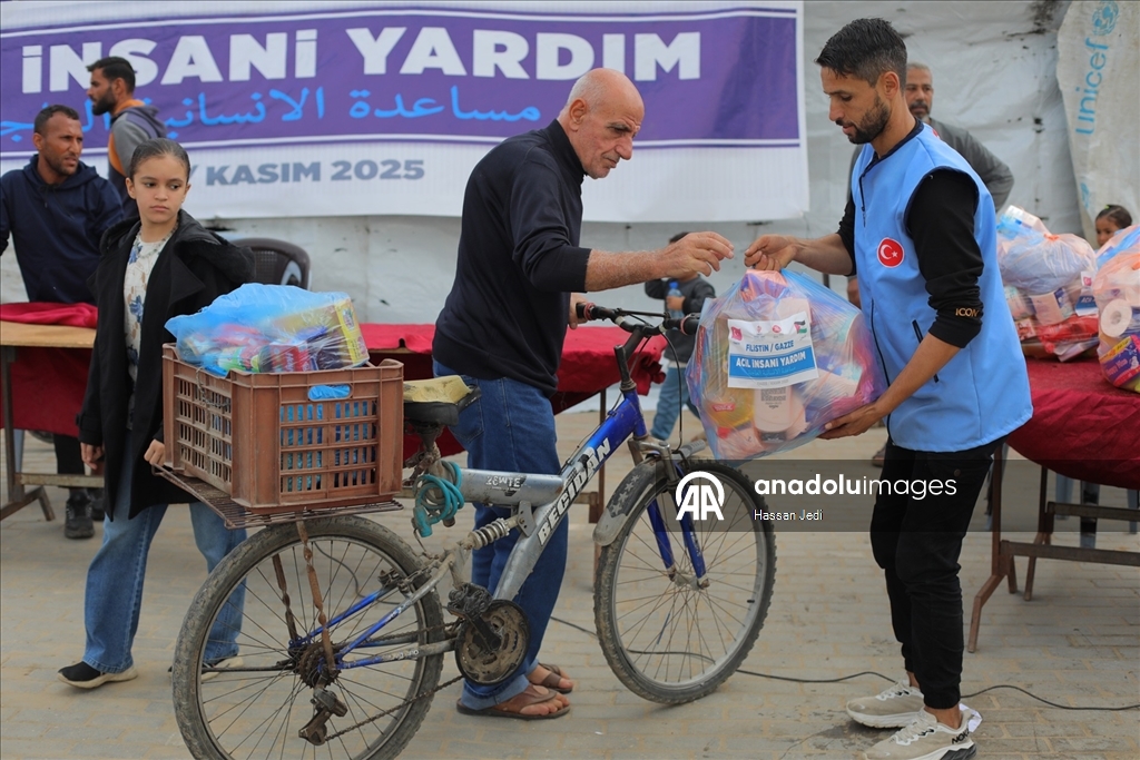 TDV, Gazze’de ihtiyaç sahiplerine gıda kolisi dağıttı