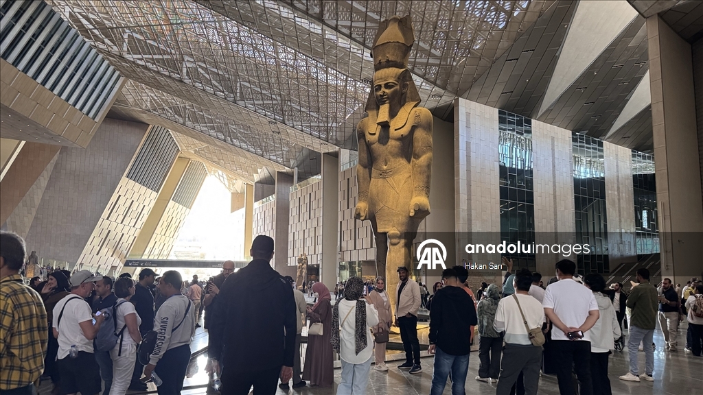 Antik çağa ışık tutan Büyük Mısır Müzesi ziyaretçi akınına uğruyor