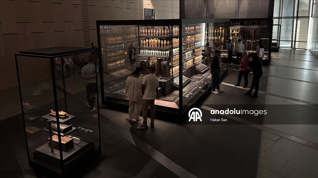 Antik çağa ışık tutan Büyük Mısır Müzesi ziyaretçi akınına uğruyor