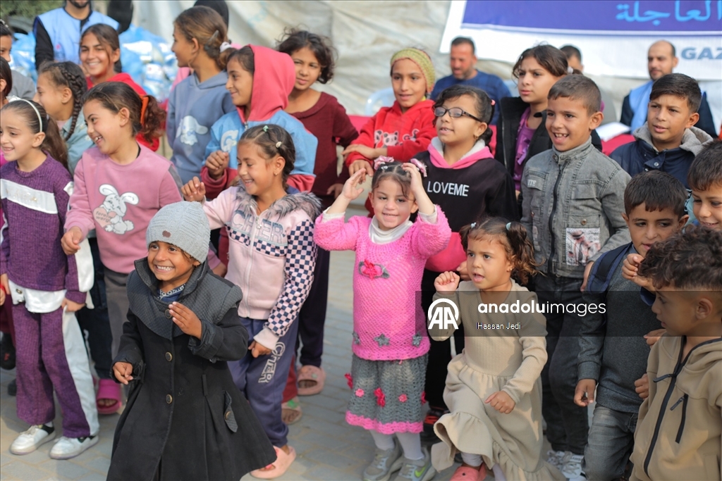 TDV, Gazze’de ihtiyaç sahiplerine gıda kolisi dağıttı