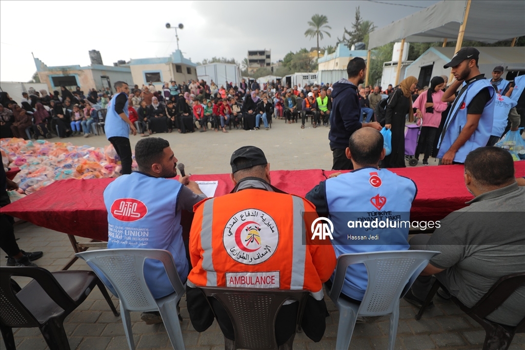 TDV, Gazze’de ihtiyaç sahiplerine gıda kolisi dağıttı
