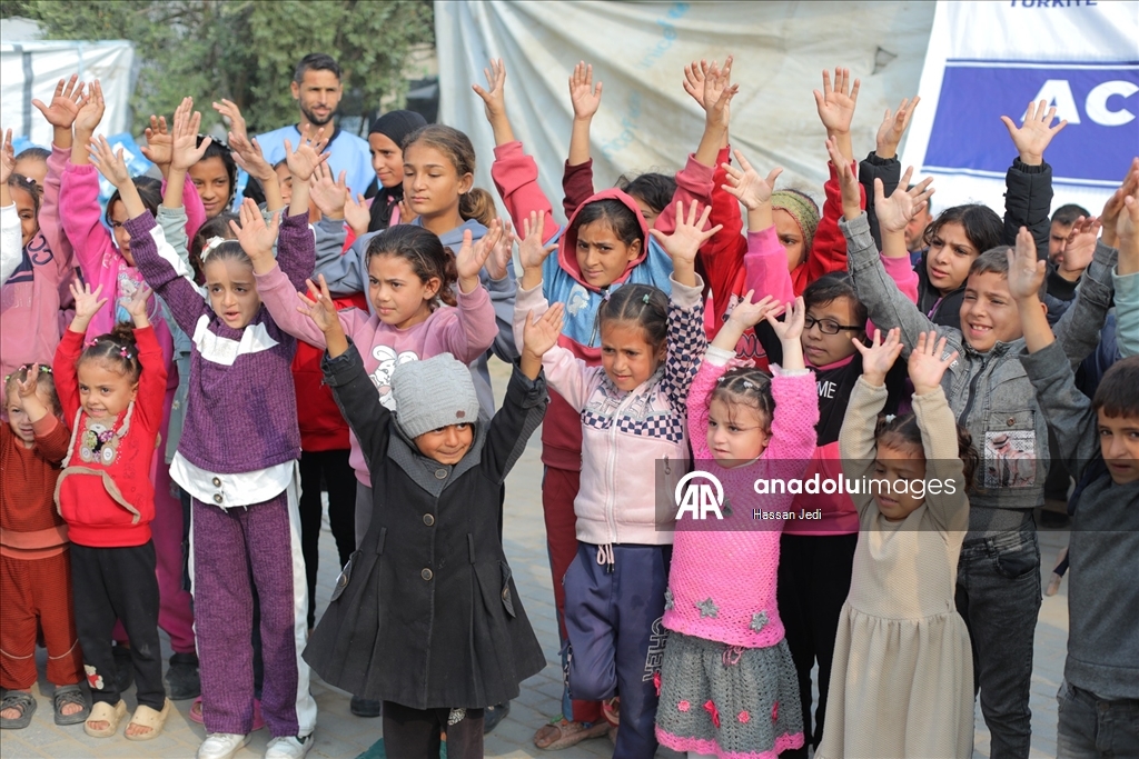 TDV, Gazze’de ihtiyaç sahiplerine gıda kolisi dağıttı