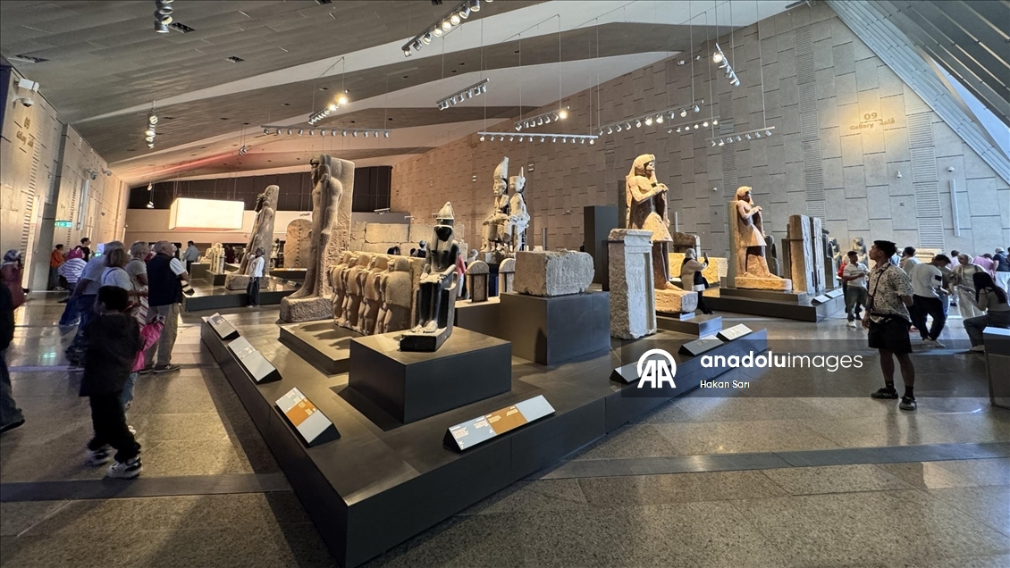 Antik çağa ışık tutan Büyük Mısır Müzesi ziyaretçi akınına uğruyor