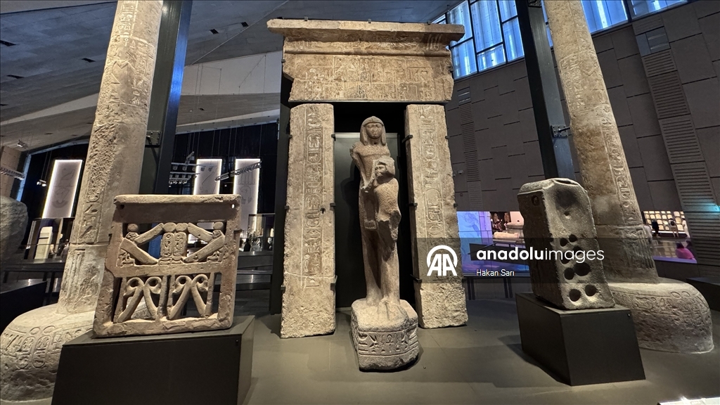 Antik çağa ışık tutan Büyük Mısır Müzesi ziyaretçi akınına uğruyor