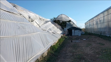 Antalya'nın Manavgat ilçesinde hortum nedeniyle 4 sera hasar gördü