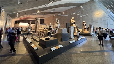 Antik çağa ışık tutan Büyük Mısır Müzesi ziyaretçi akınına uğruyor