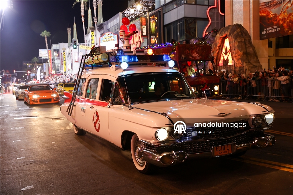 В Лос-Анджелесе прошел 93-й Рождественский парад Голливуда