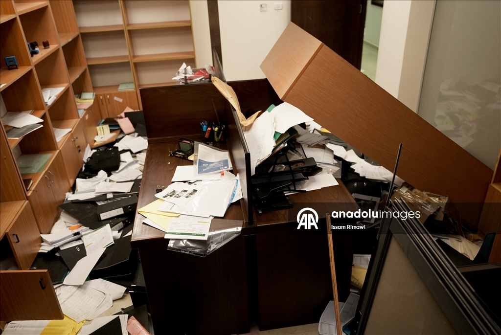 İsrail ordusu Batı Şeria'da bir mahalleye baskın düzenledi, bazı evleri kuşattı