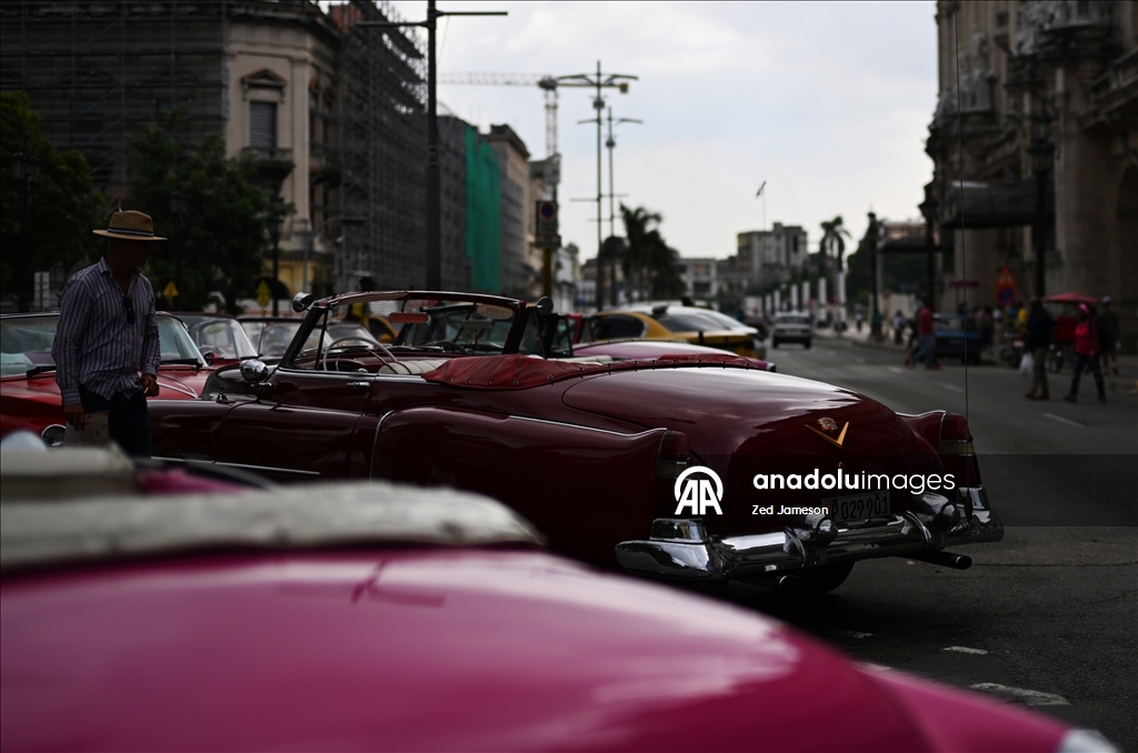 Küba’da ekonomik kriz derinleşirken Havana’nın Malecon sahilinde yoksulluk dikkat çekiyor