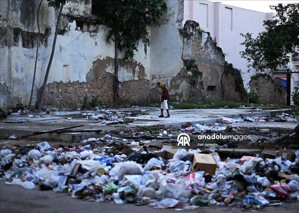 Küba’da ekonomik kriz derinleşirken Havana’nın Malecon sahilinde yoksulluk dikkat çekiyor