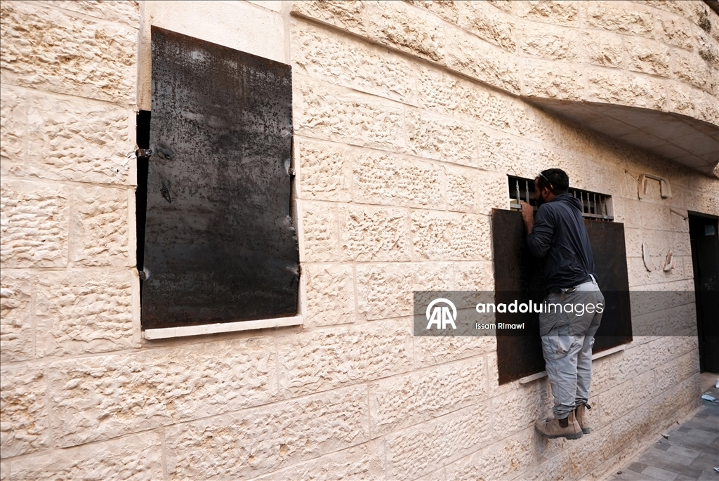 İsrail ordusu Batı Şeria'da bir mahalleye baskın düzenledi, bazı evleri kuşattı