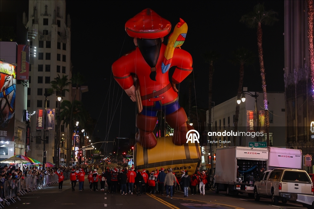 В Лос-Анджелесе прошел 93-й Рождественский парад Голливуда