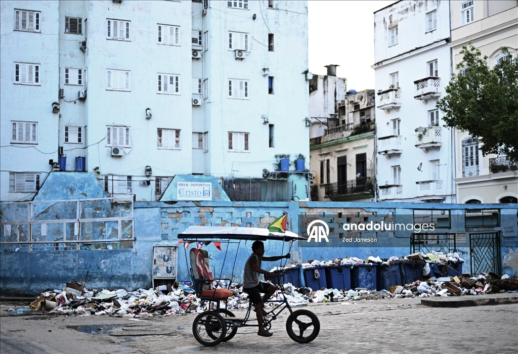 Küba’da ekonomik kriz derinleşirken Havana’nın Malecon sahilinde yoksulluk dikkat çekiyor