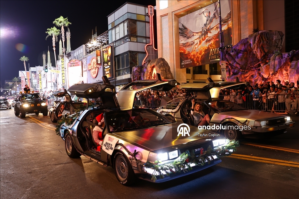 В Лос-Анджелесе прошел 93-й Рождественский парад Голливуда