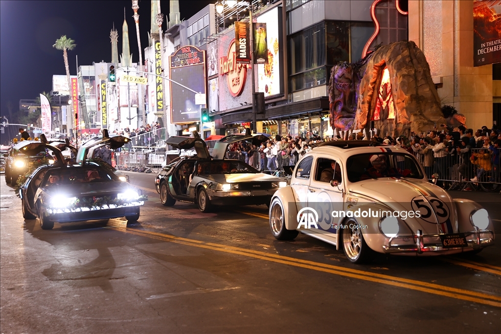 В Лос-Анджелесе прошел 93-й Рождественский парад Голливуда