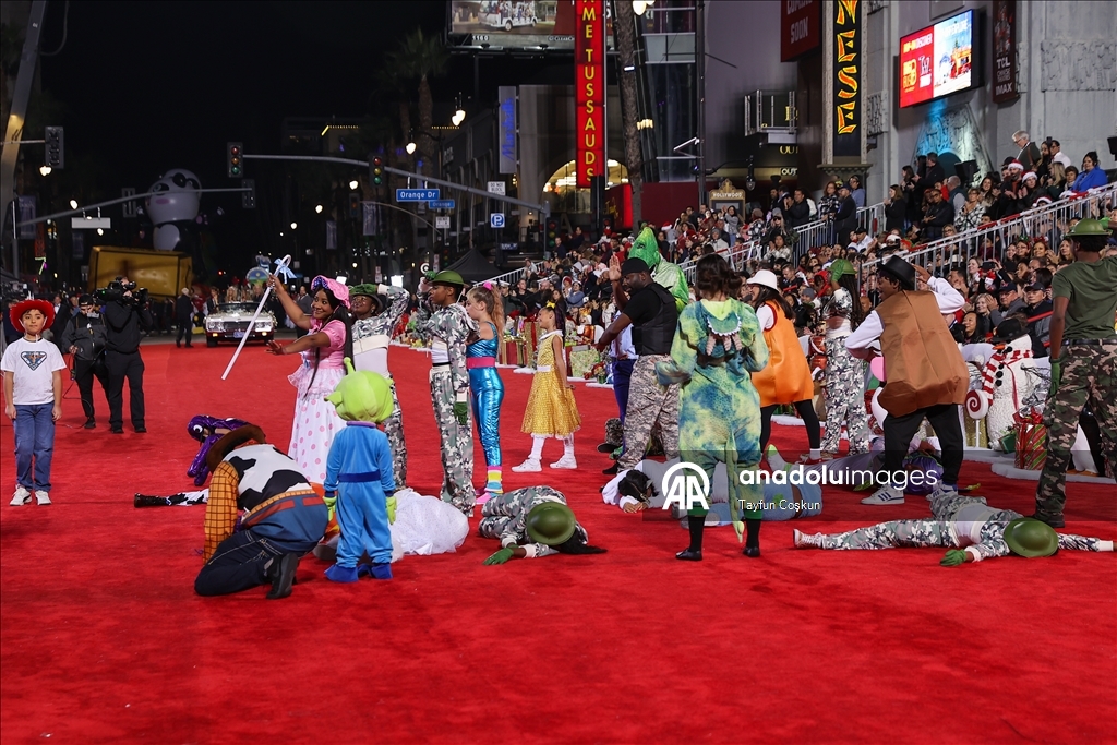 В Лос-Анджелесе прошел 93-й Рождественский парад Голливуда