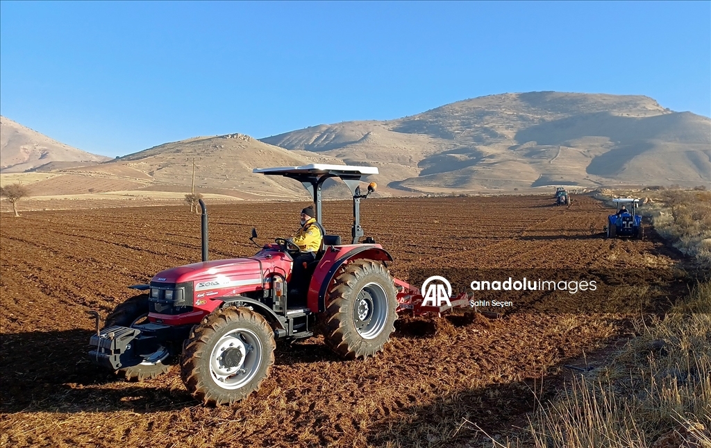 Batman'ın bereketli topraklarında hububat ve baklagil ekimi mesaisi sürüyor