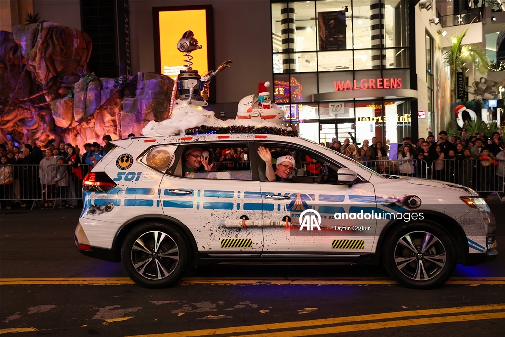 В Лос-Анджелесе прошел 93-й Рождественский парад Голливуда