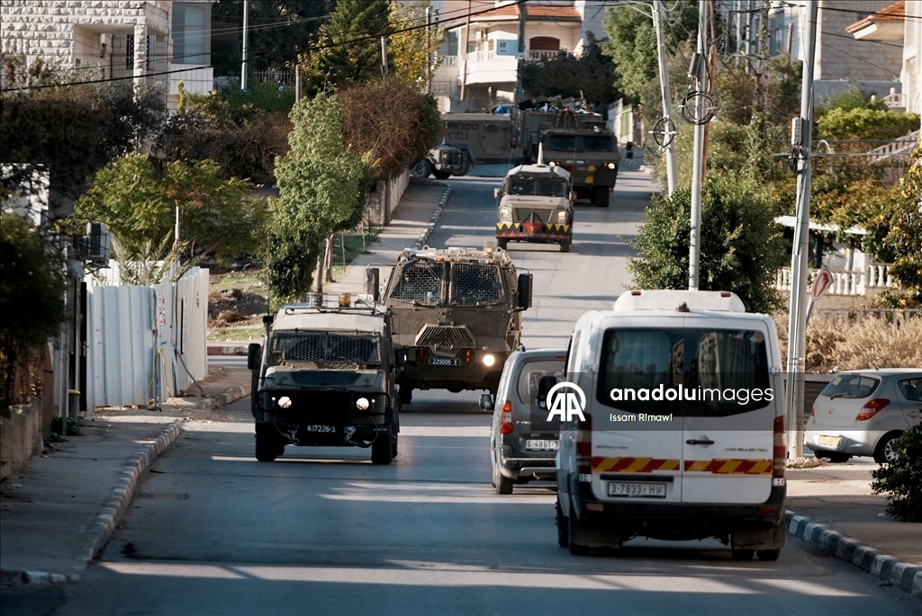 İsrail ordusu Batı Şeria'da bir mahalleye baskın düzenledi, bazı evleri kuşattı