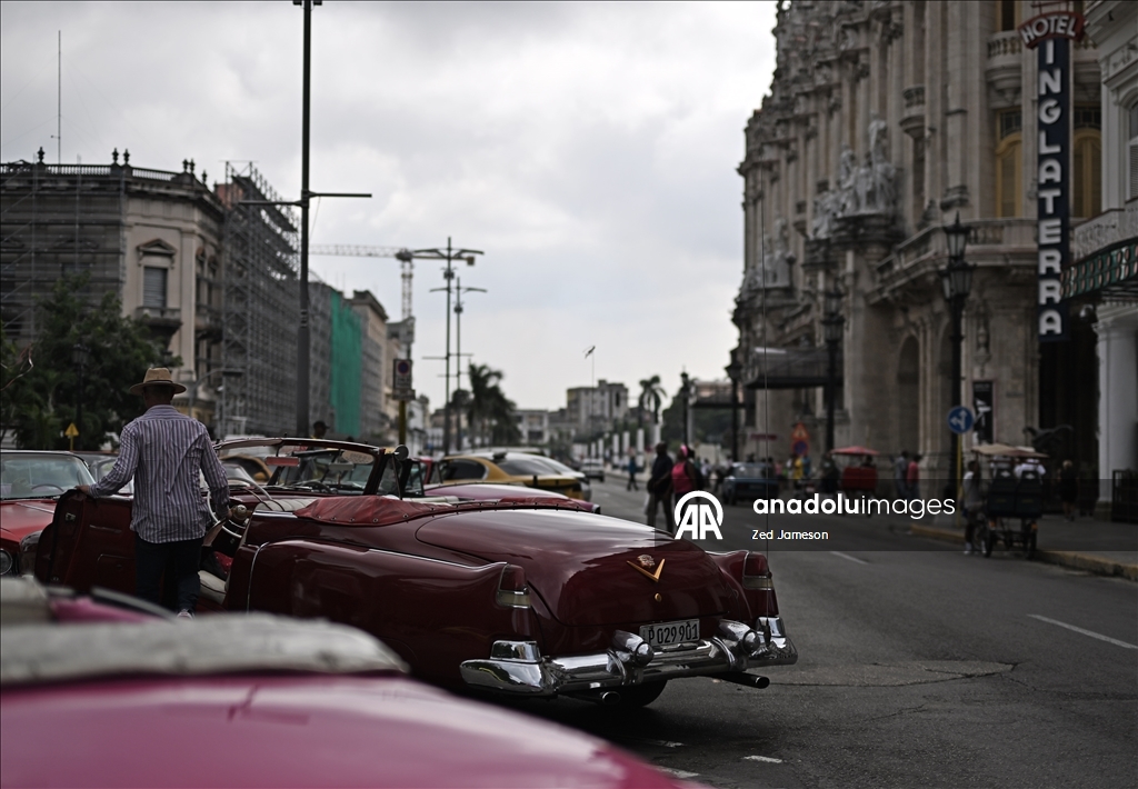 Küba’da ekonomik kriz derinleşirken Havana’nın Malecon sahilinde yoksulluk dikkat çekiyor
