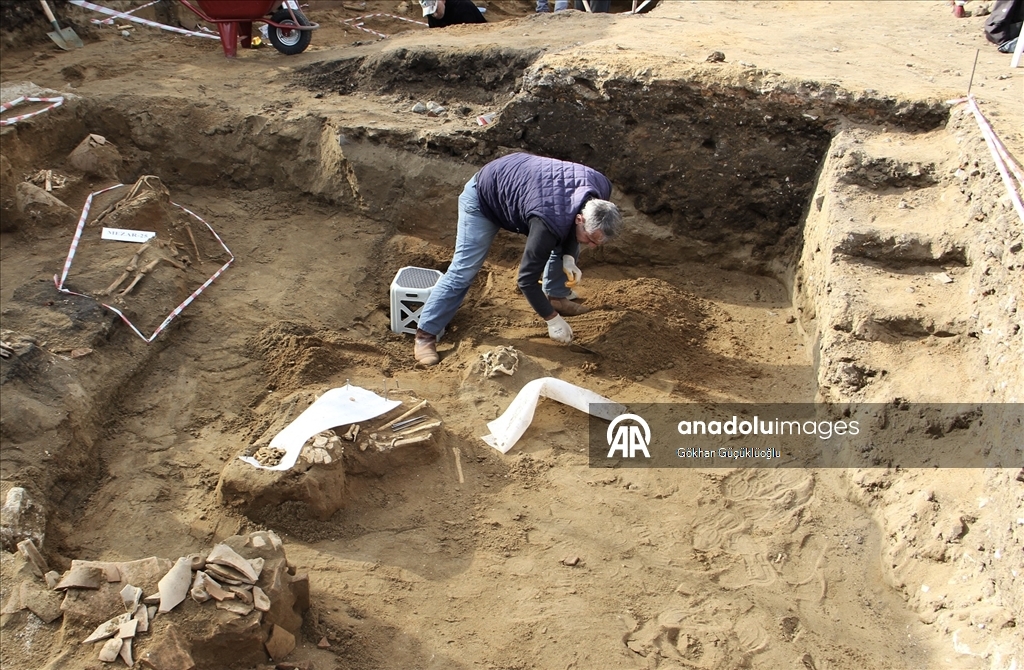Her yerinden tarih fışkıran Sinop'ta tarihi eserler titizlikle çıkarılıyor