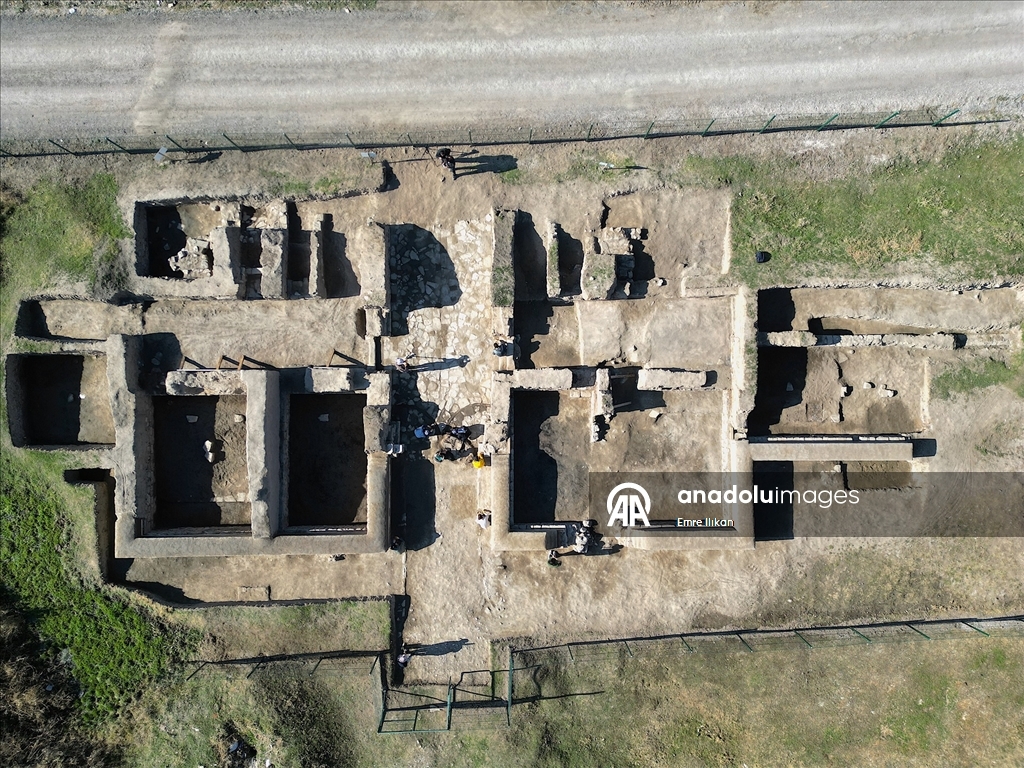 Van'daki Osmanlı kışlasında askerlerin "dokuz taş" oynadığı belirlendi