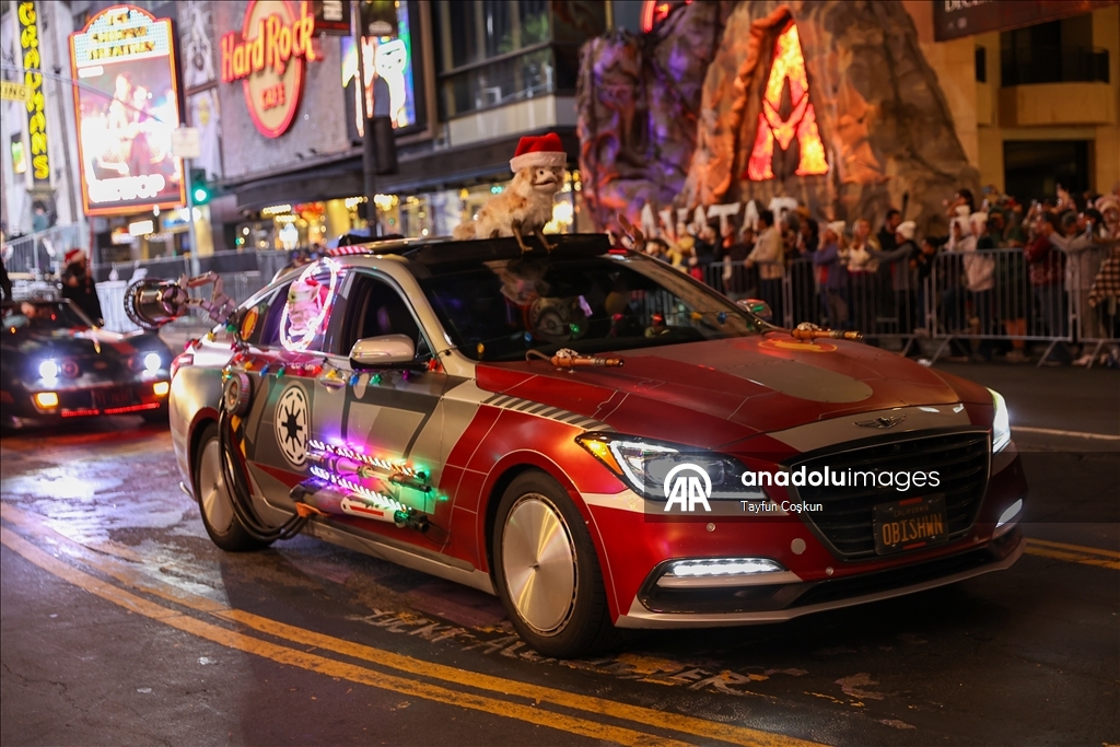 В Лос-Анджелесе прошел 93-й Рождественский парад Голливуда