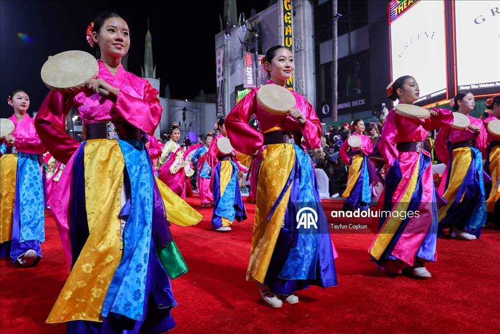 В Лос-Анджелесе прошел 93-й Рождественский парад Голливуда