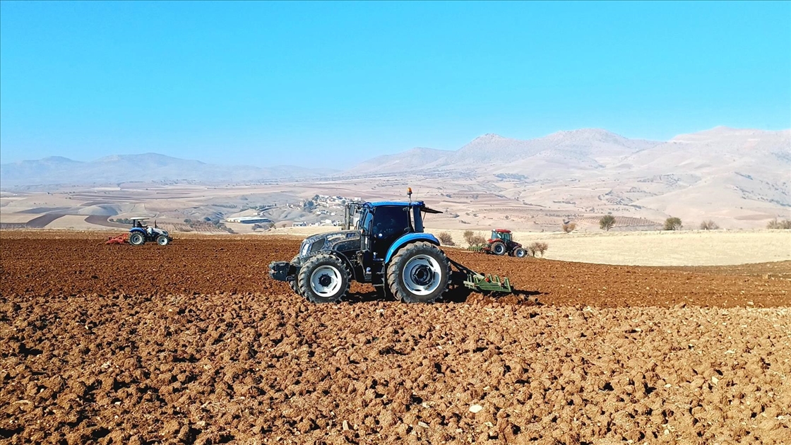 Batman'ın bereketli topraklarında hububat ve baklagil ekimi mesaisi sürüyor