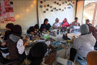 Молодая палестинка организует для девочек в Газе уроки рукоделия и мастер-классы по переработке бумаги