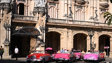 Küba’da ekonomik kriz derinleşirken Havana’nın Malecon sahilinde yoksulluk dikkat çekiyor
