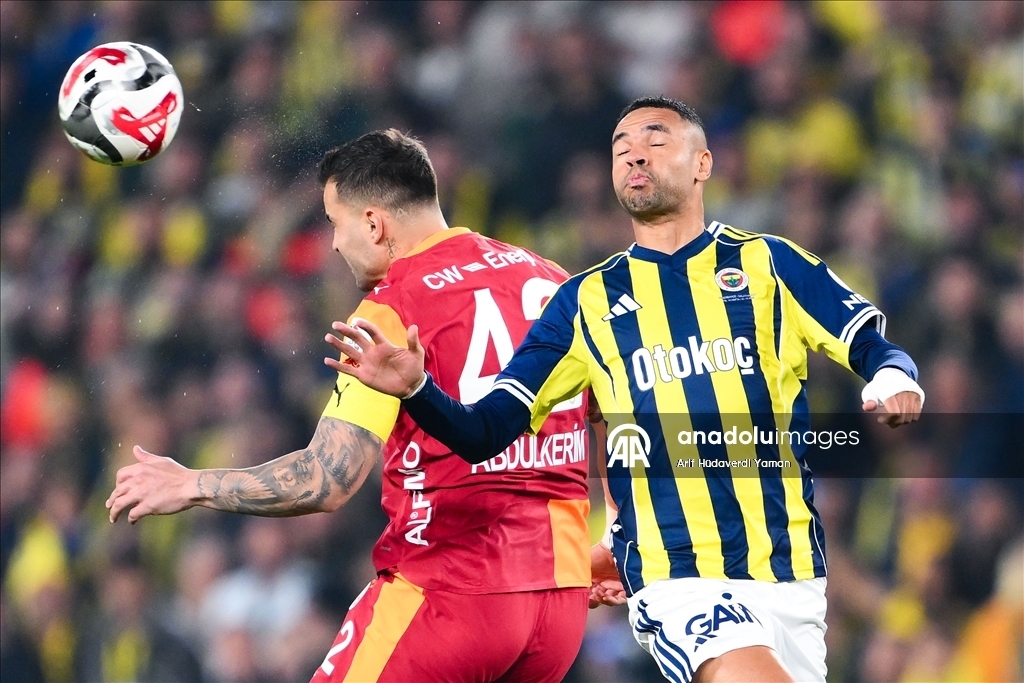 Турецкая Суперлига: "Фенербахче" сыграл вничью с "Галатасарем" 15