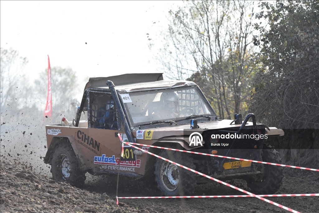 В турецкой Сакарье прошли гонки внедорожников