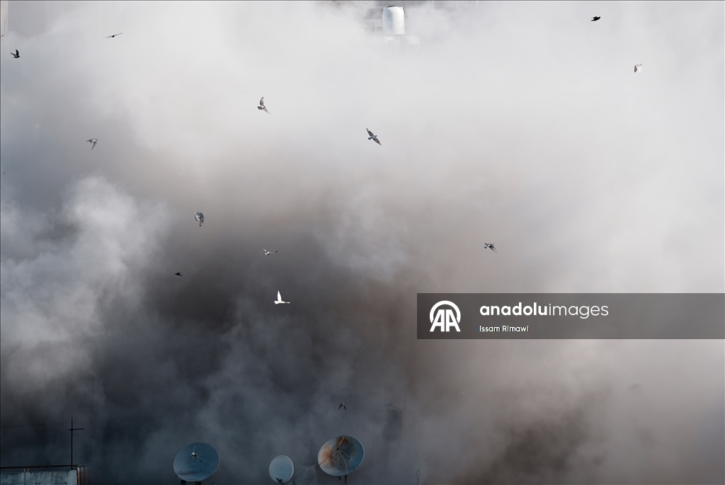 İsrail ordusu Nablus'ta Filistinli bir aileye ait evi havaya uçurdu