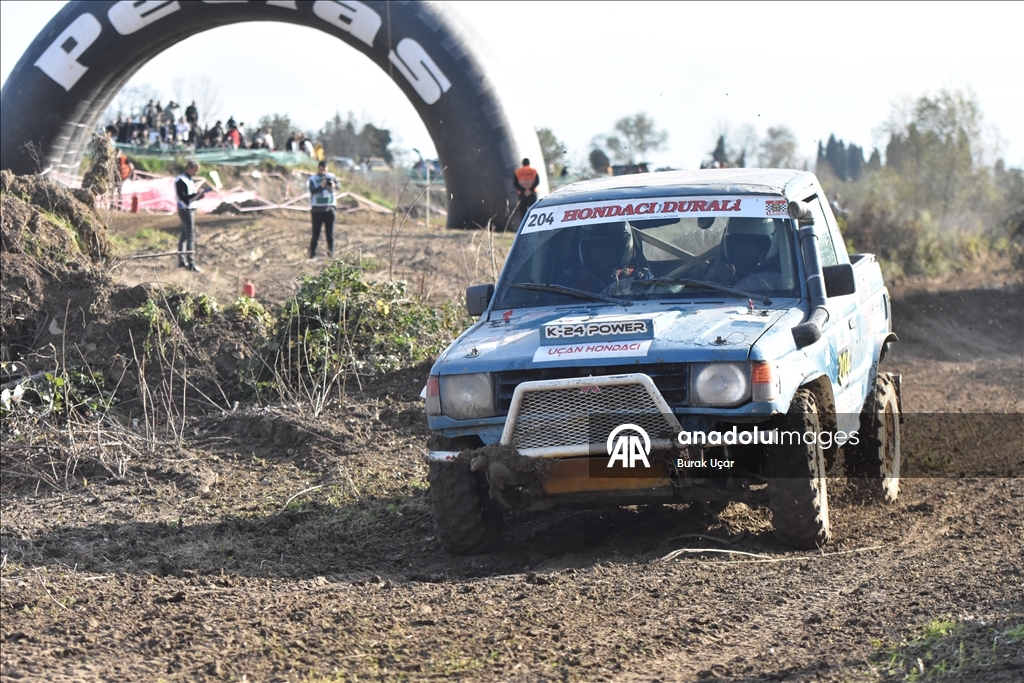 В турецкой Сакарье прошли гонки внедорожников